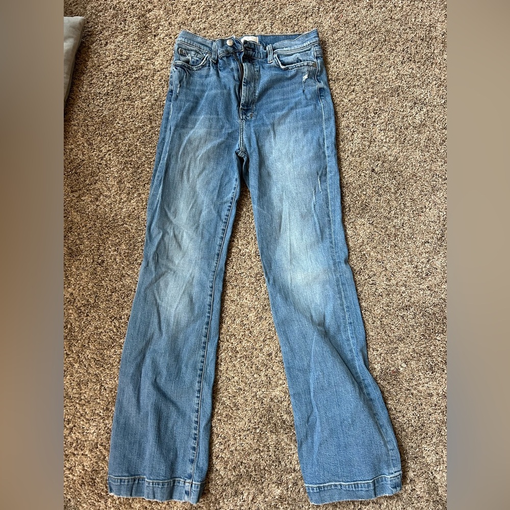 7 For All Man Kind 
Ultra High Rise light/medium wash
Size 31/12